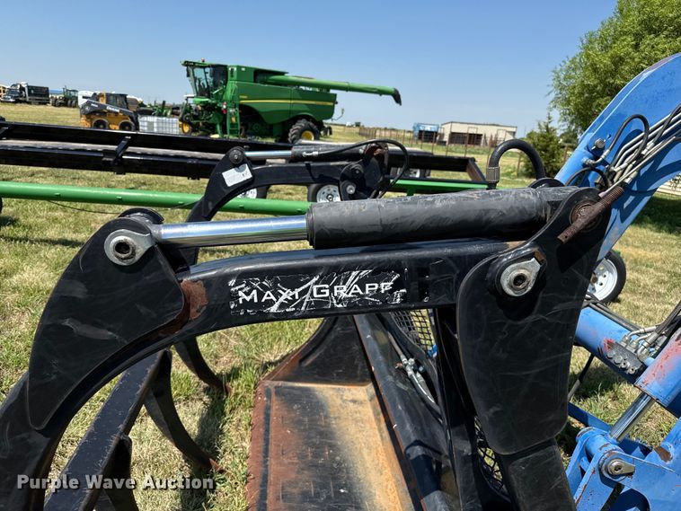 image for item DZ8868 2005 New Holland 62LB loader