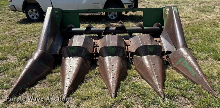 image for item DZ8872 John Deere corn head