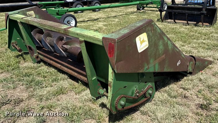 image for item DZ8872 John Deere corn head