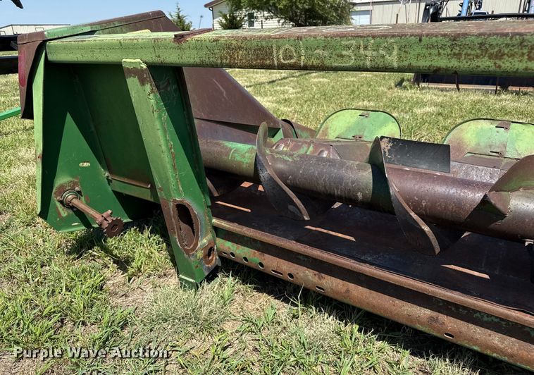 image for item DZ8872 John Deere corn head