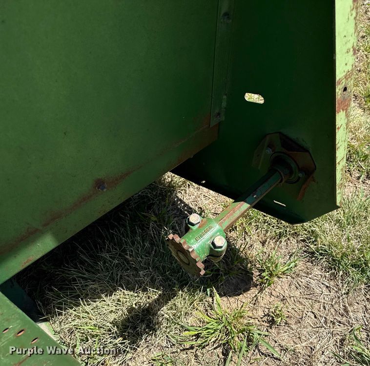 image for item DZ8872 John Deere corn head