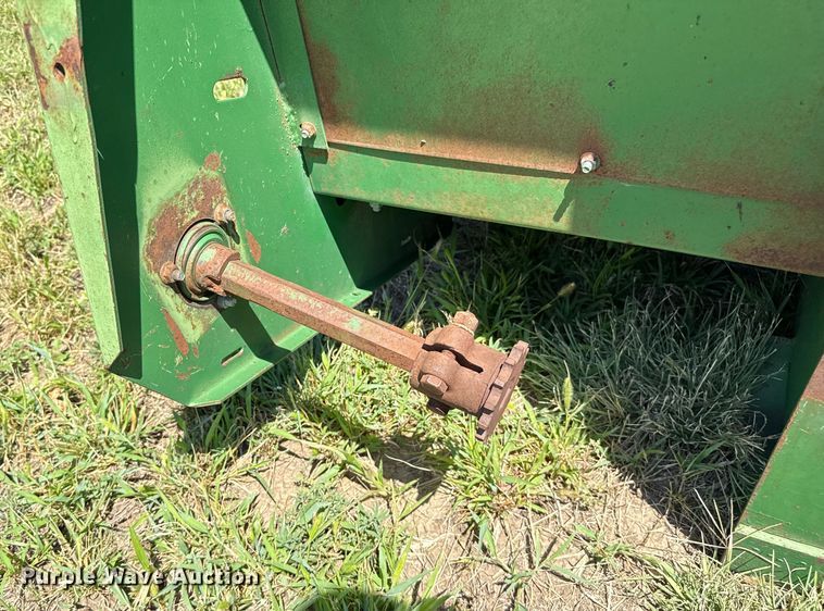 image for item DZ8872 John Deere corn head