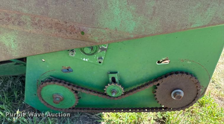 image for item DZ8872 John Deere corn head