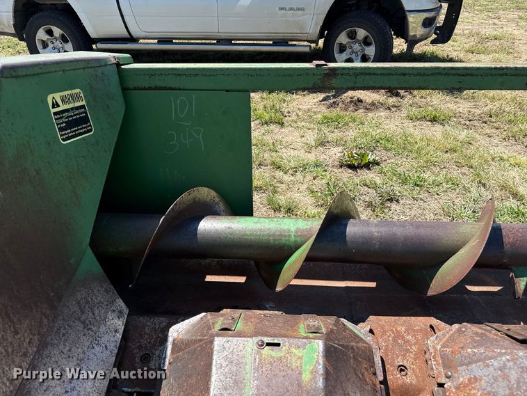 image for item DZ8872 John Deere corn head