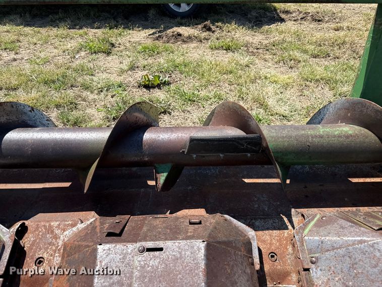image for item DZ8872 John Deere corn head