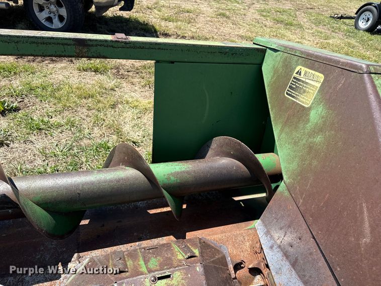 image for item DZ8872 John Deere corn head