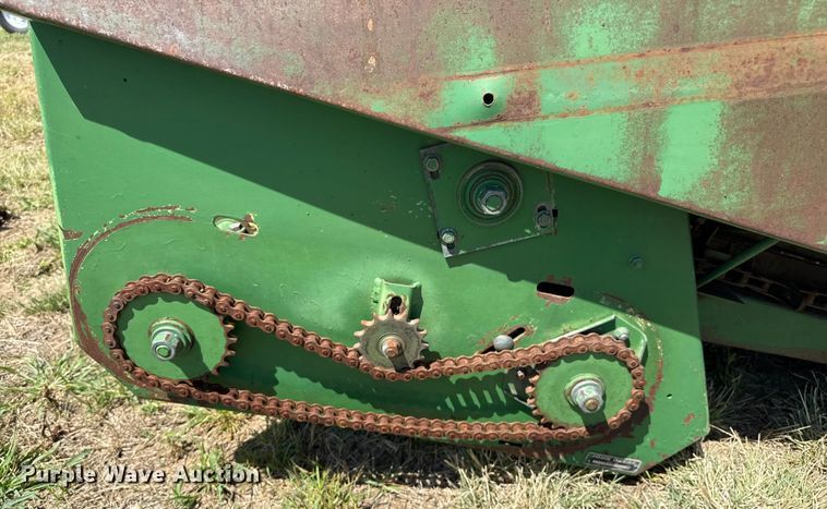 image for item DZ8872 John Deere corn head