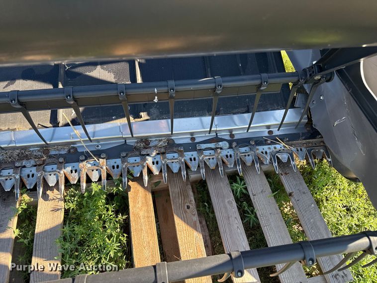 image for item DZ8882 Agco Dynaflex 9250 flex draper head