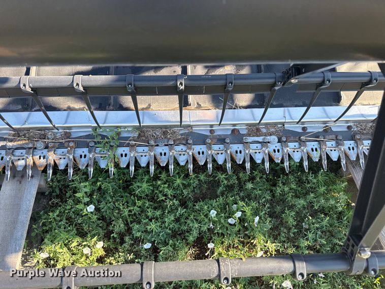 image for item DZ8882 Agco Dynaflex 9250 flex draper head