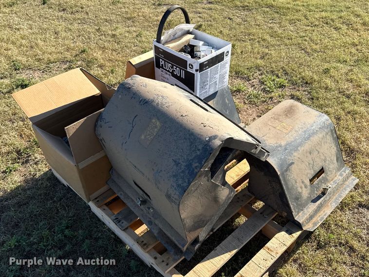 image for item DZ8882 Agco Dynaflex 9250 flex draper head