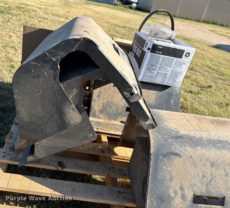 image for item DZ8882 Agco Dynaflex 9250 flex draper head