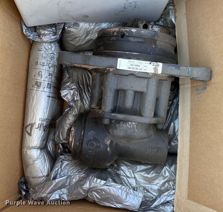 image for item DZ8882 Agco Dynaflex 9250 flex draper head