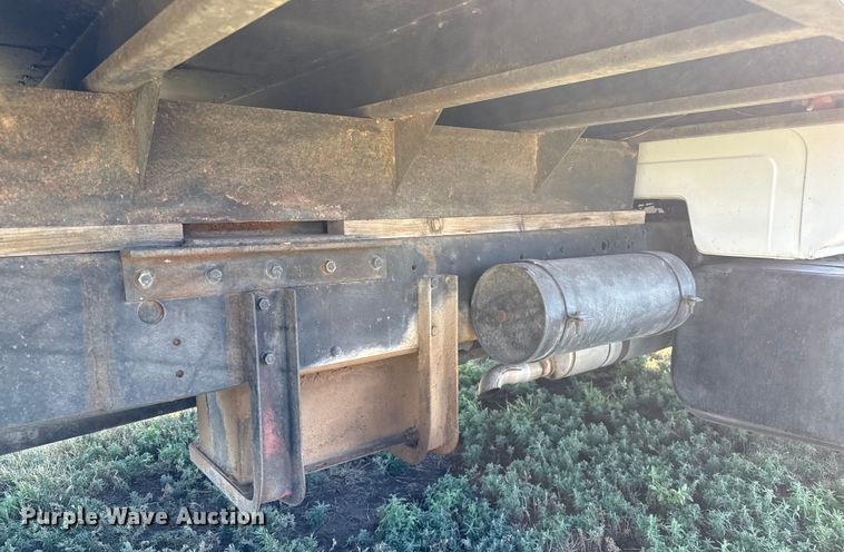 image for item DZ8885 1977 Chevrolet C65 grain truck