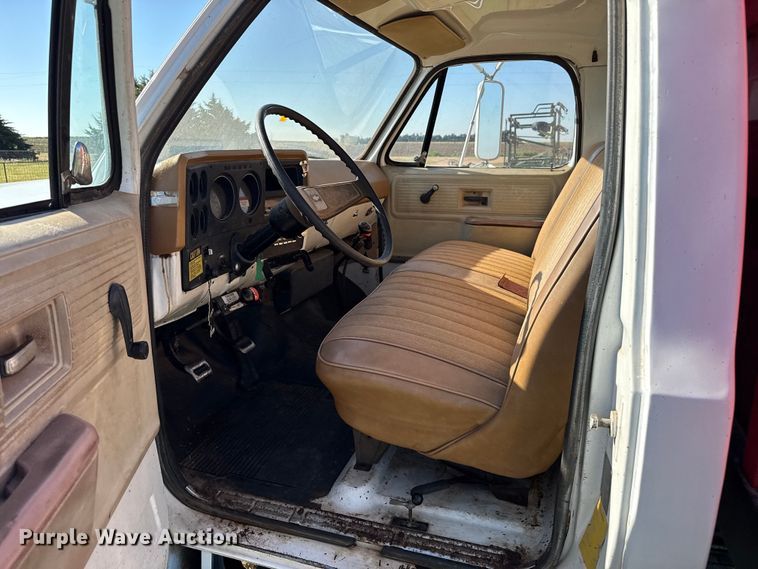 image for item DZ8885 1977 Chevrolet C65 grain truck