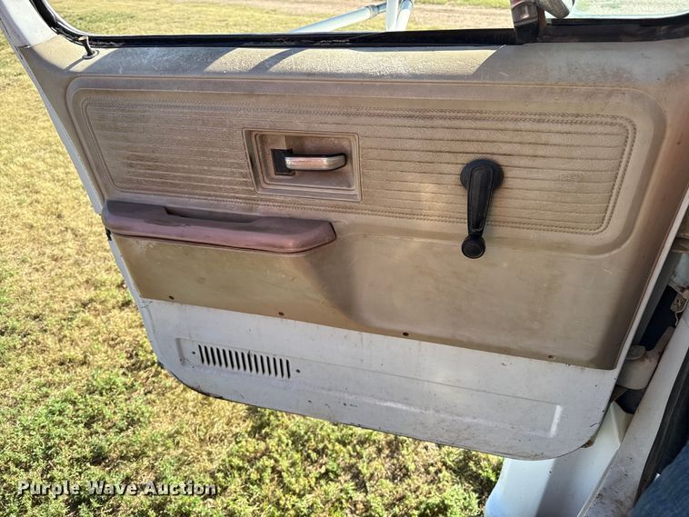 image for item DZ8885 1977 Chevrolet C65 grain truck