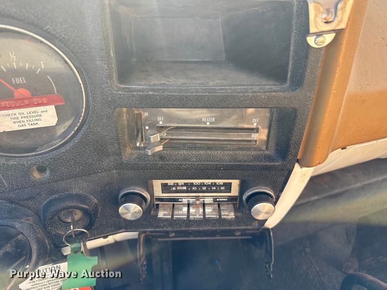 image for item DZ8885 1977 Chevrolet C65 grain truck