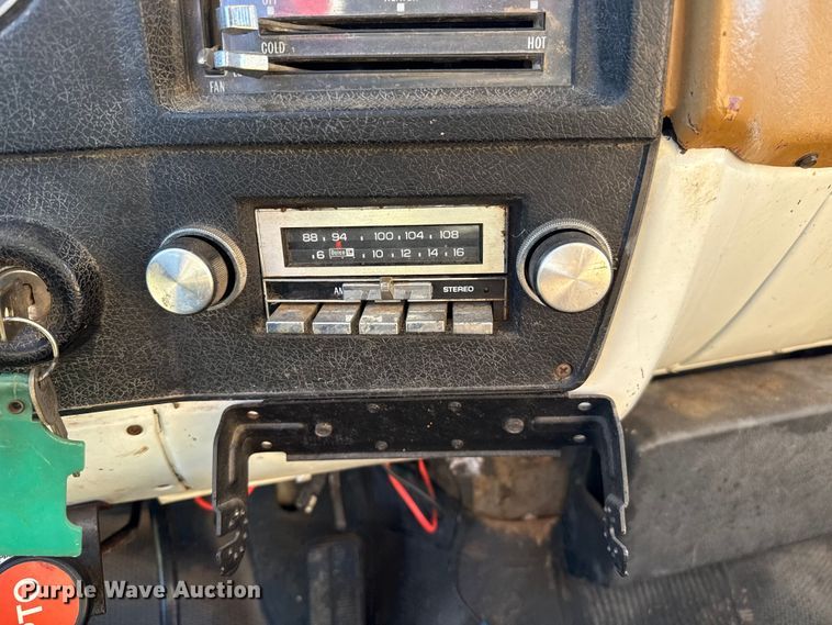 image for item DZ8885 1977 Chevrolet C65 grain truck