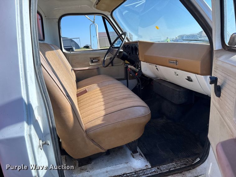 image for item DZ8885 1977 Chevrolet C65 grain truck