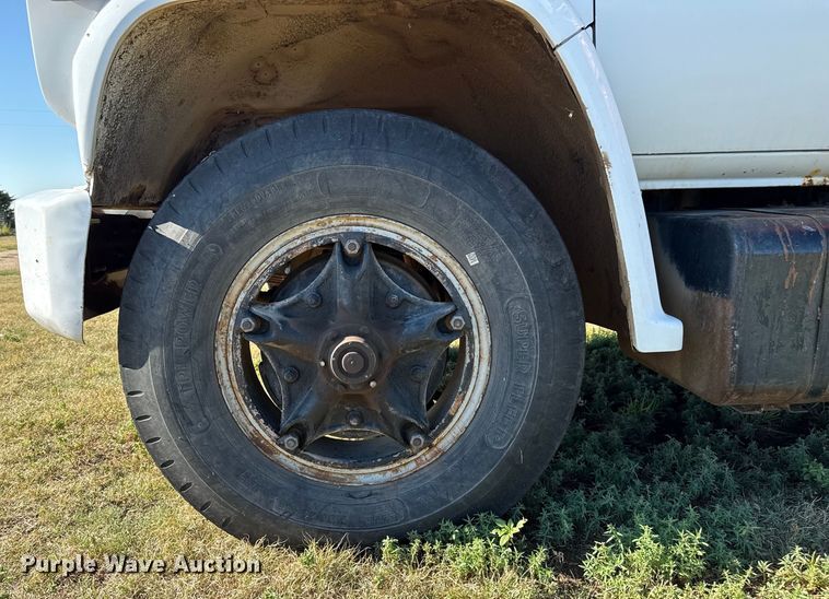 image for item DZ8885 1977 Chevrolet C65 grain truck