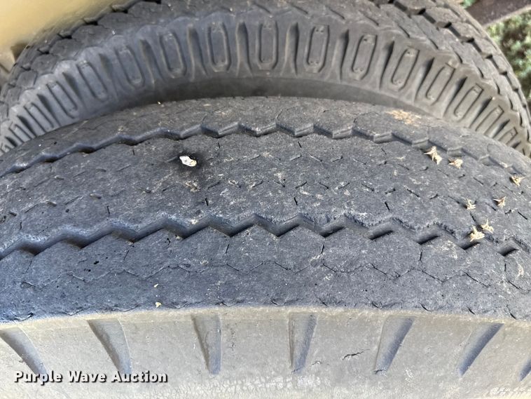 image for item DZ8885 1977 Chevrolet C65 grain truck