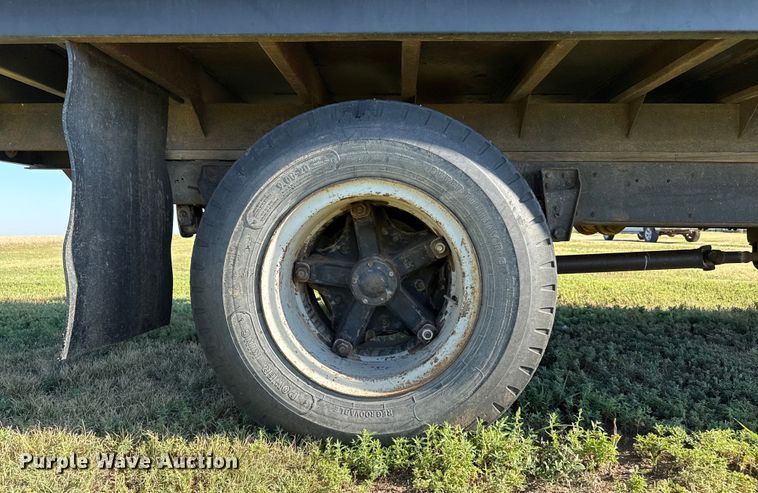 image for item DZ8885 1977 Chevrolet C65 grain truck