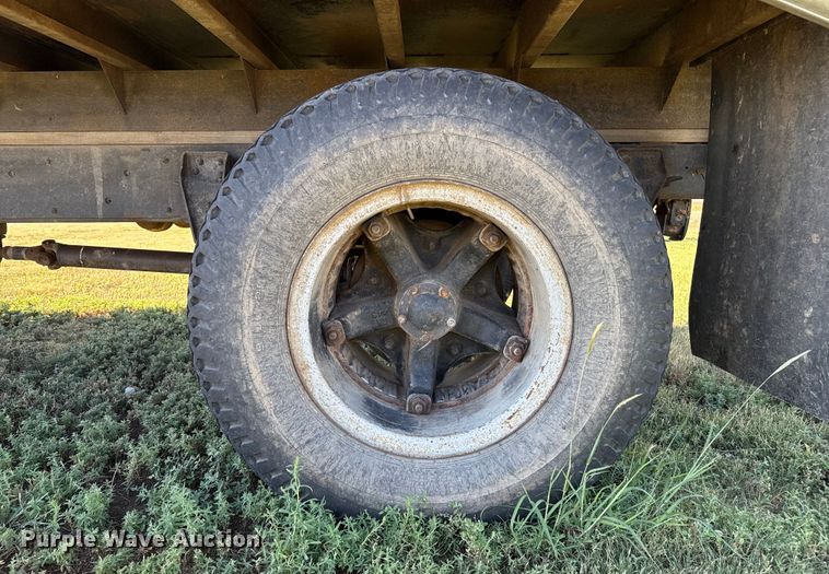 image for item DZ8885 1977 Chevrolet C65 grain truck