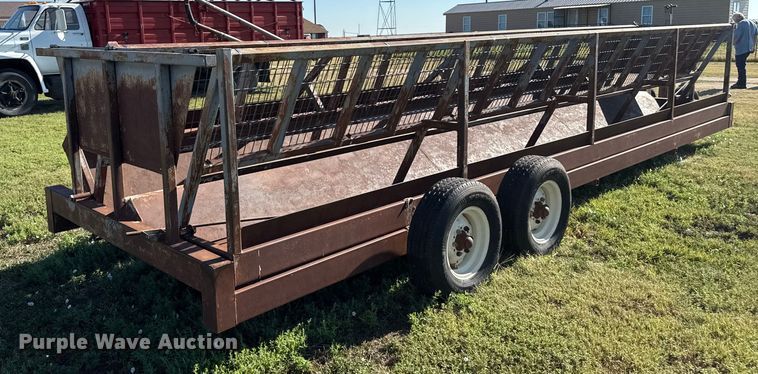 image for item DZ8886 Hay bale feeder wagon