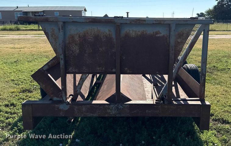 image for item DZ8886 Hay bale feeder wagon