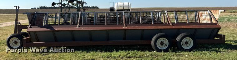 image for item DZ8886 Hay bale feeder wagon