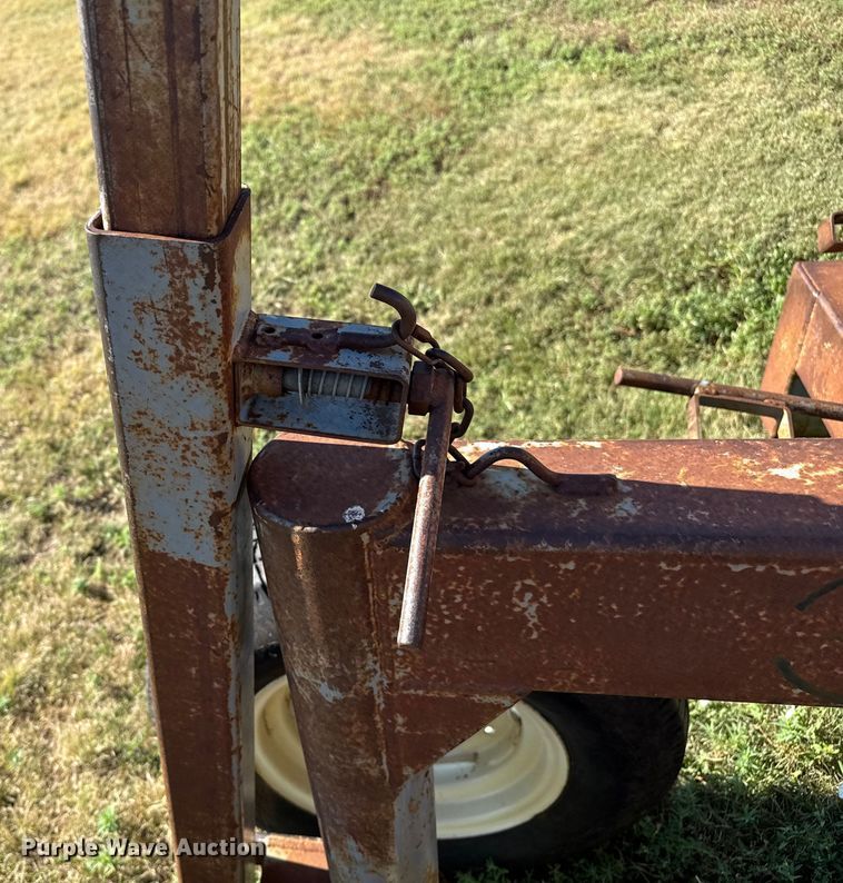 image for item DZ8886 Hay bale feeder wagon