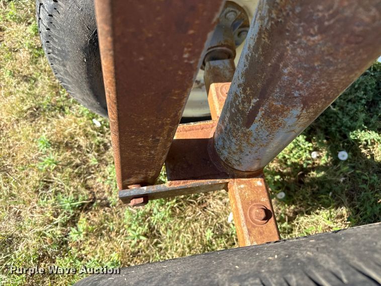 image for item DZ8886 Hay bale feeder wagon