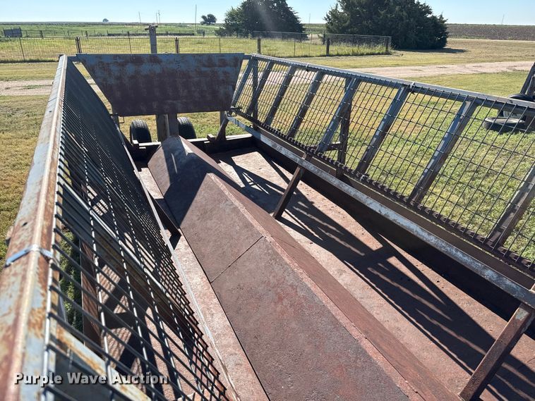 image for item DZ8886 Hay bale feeder wagon