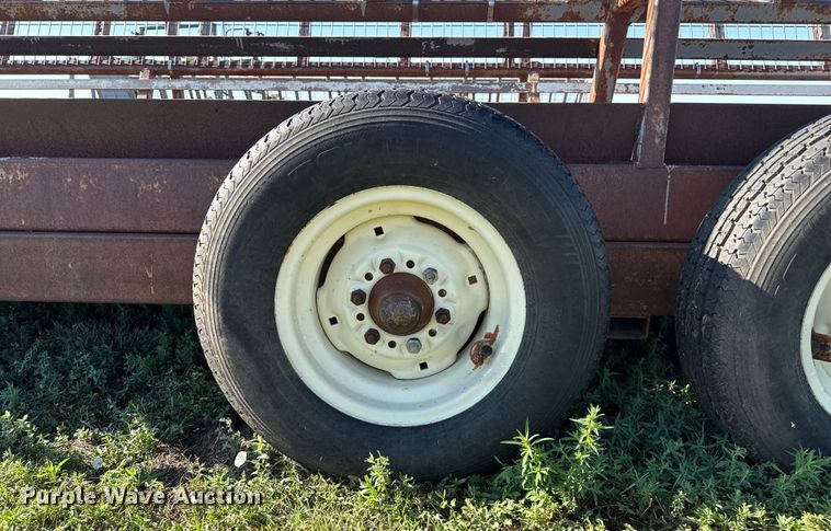 image for item DZ8886 Hay bale feeder wagon