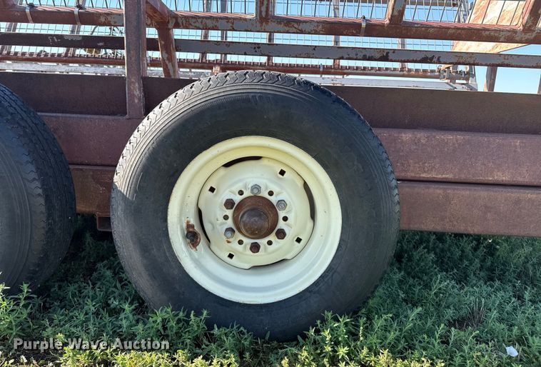 image for item DZ8886 Hay bale feeder wagon