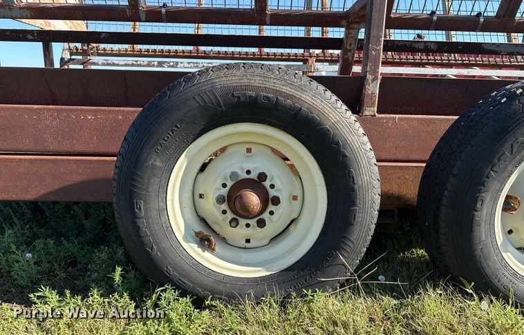 image for item DZ8886 Hay bale feeder wagon
