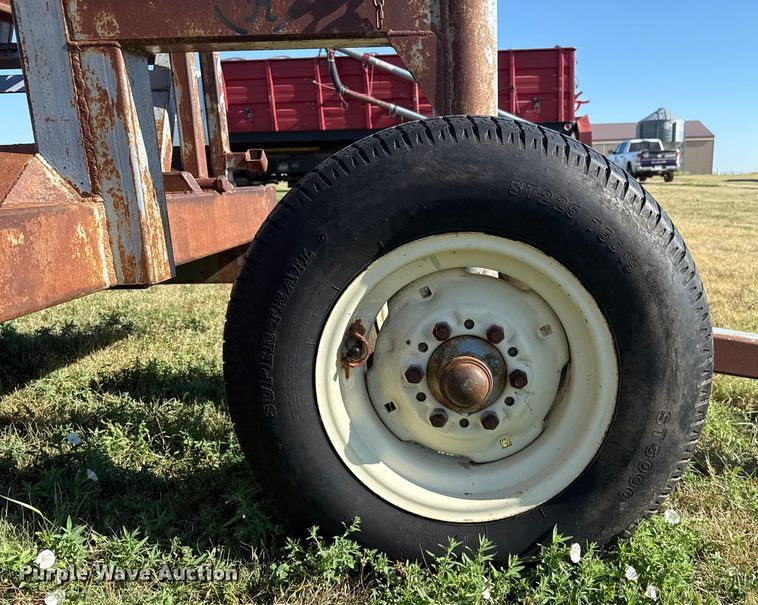 image for item DZ8886 Hay bale feeder wagon