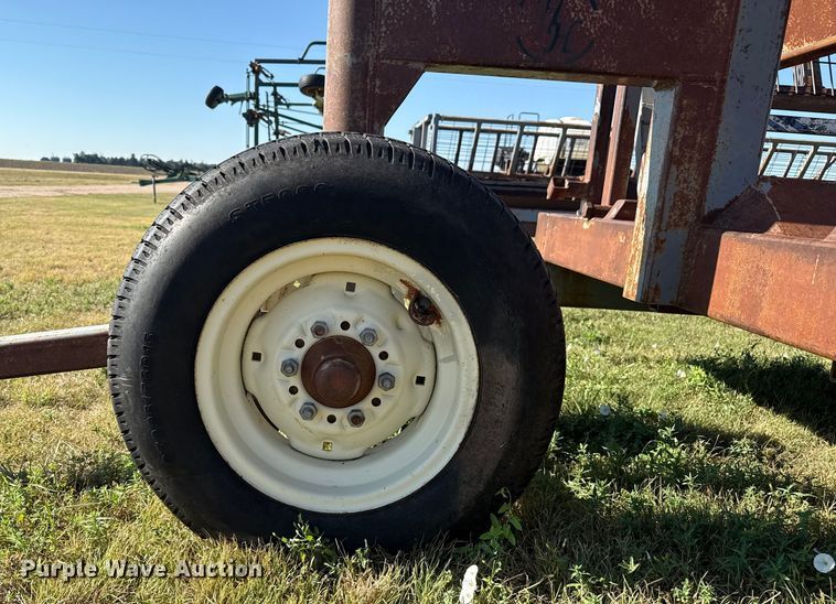 image for item DZ8886 Hay bale feeder wagon