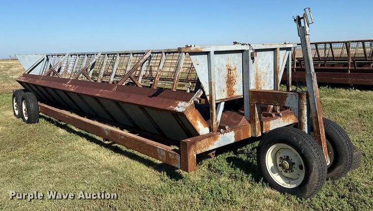 image for item DZ8887 Hay bale feeder wagon