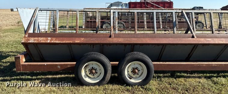 image for item DZ8887 Hay bale feeder wagon