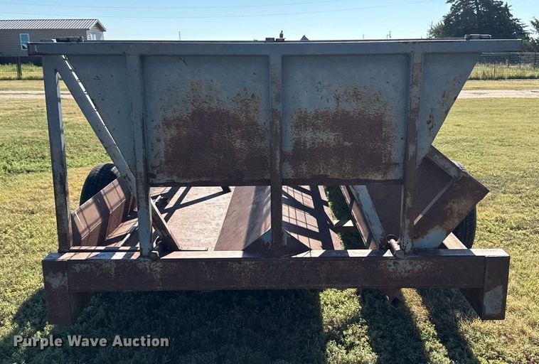 image for item DZ8887 Hay bale feeder wagon