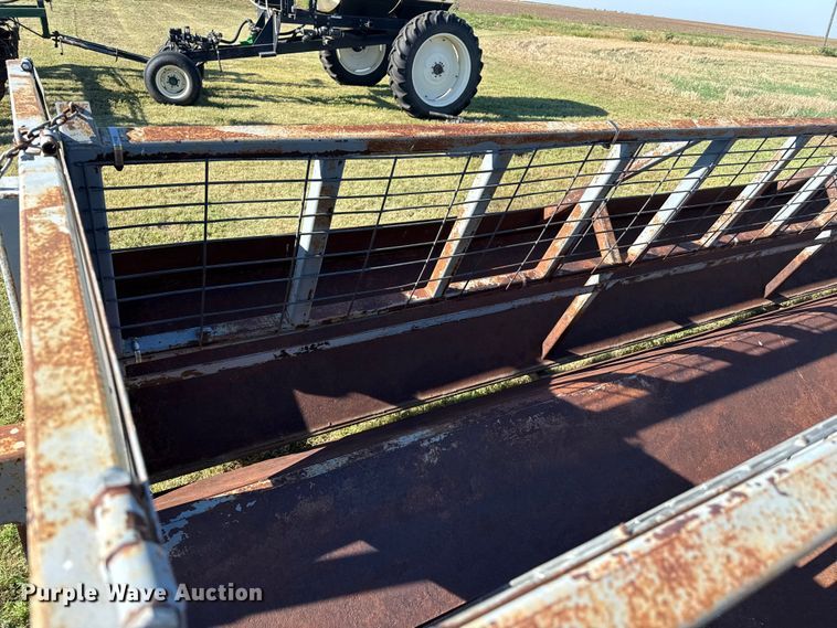 image for item DZ8887 Hay bale feeder wagon