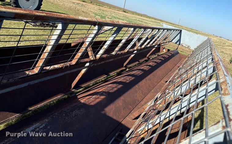 image for item DZ8887 Hay bale feeder wagon