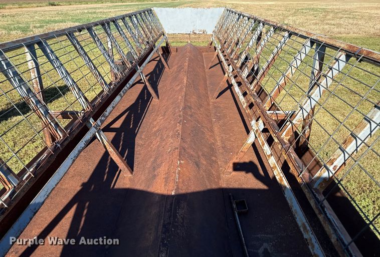 image for item DZ8887 Hay bale feeder wagon