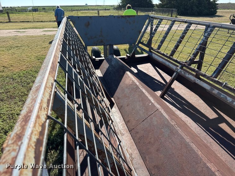 image for item DZ8887 Hay bale feeder wagon