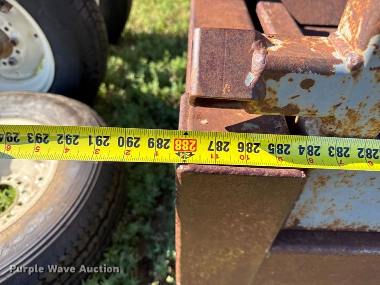 image for item DZ8887 Hay bale feeder wagon