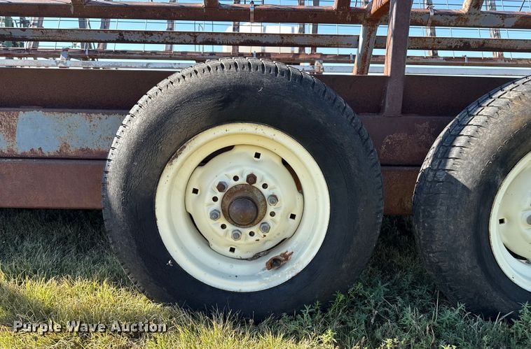 image for item DZ8887 Hay bale feeder wagon