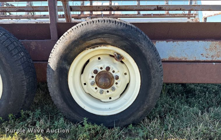 image for item DZ8887 Hay bale feeder wagon