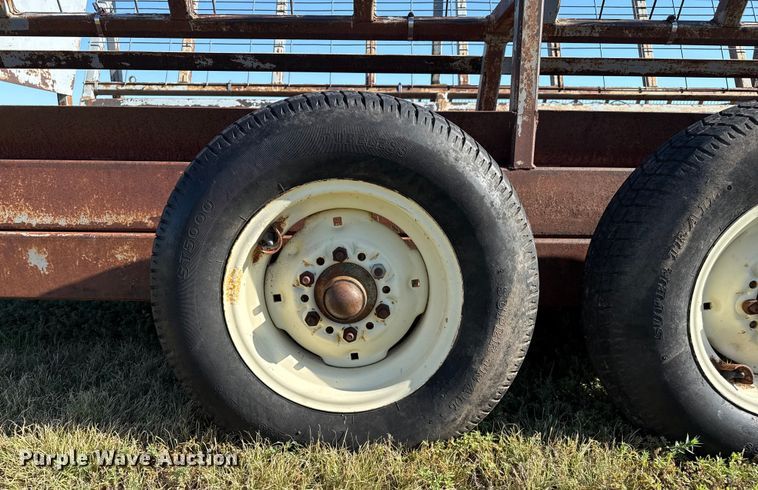 image for item DZ8887 Hay bale feeder wagon