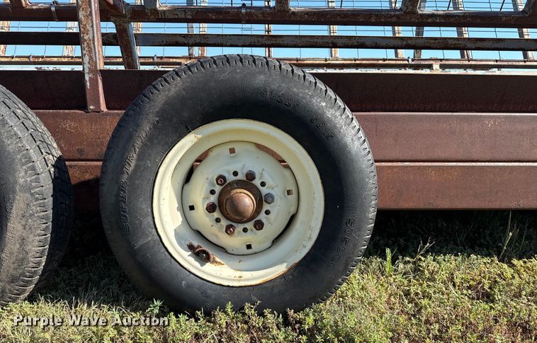 image for item DZ8887 Hay bale feeder wagon