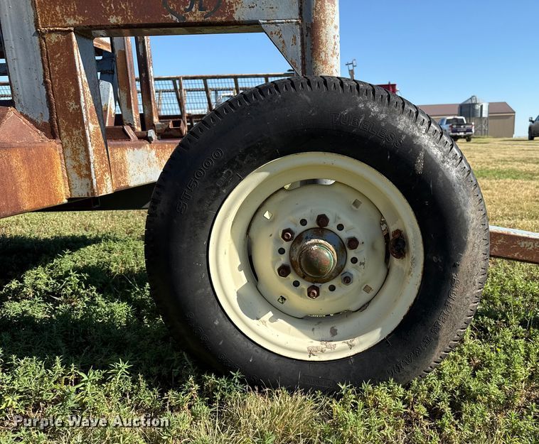 image for item DZ8887 Hay bale feeder wagon